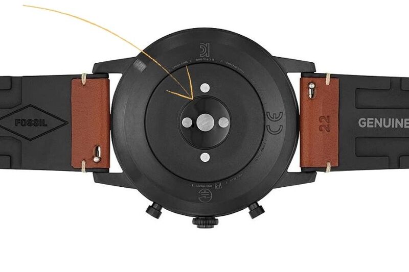 Man sieht die Sensoren einer Hybrid Smartwatch.